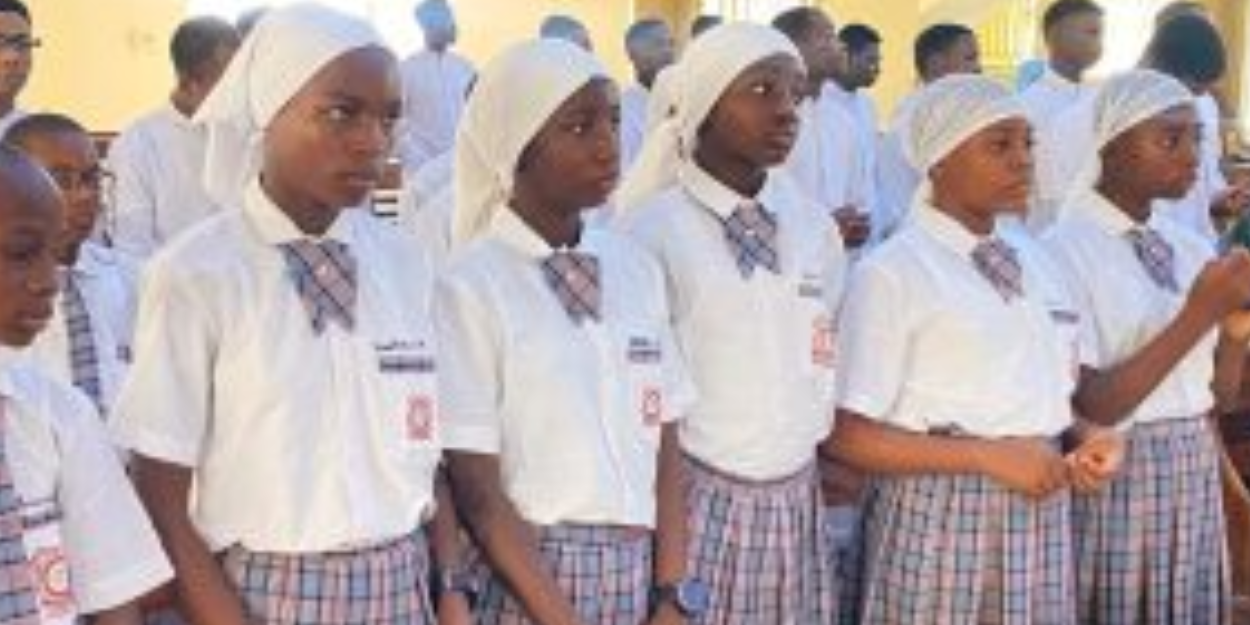 Nigeria  le directeur d'une école catholique sauve ses élèves lors d'une attaque armée