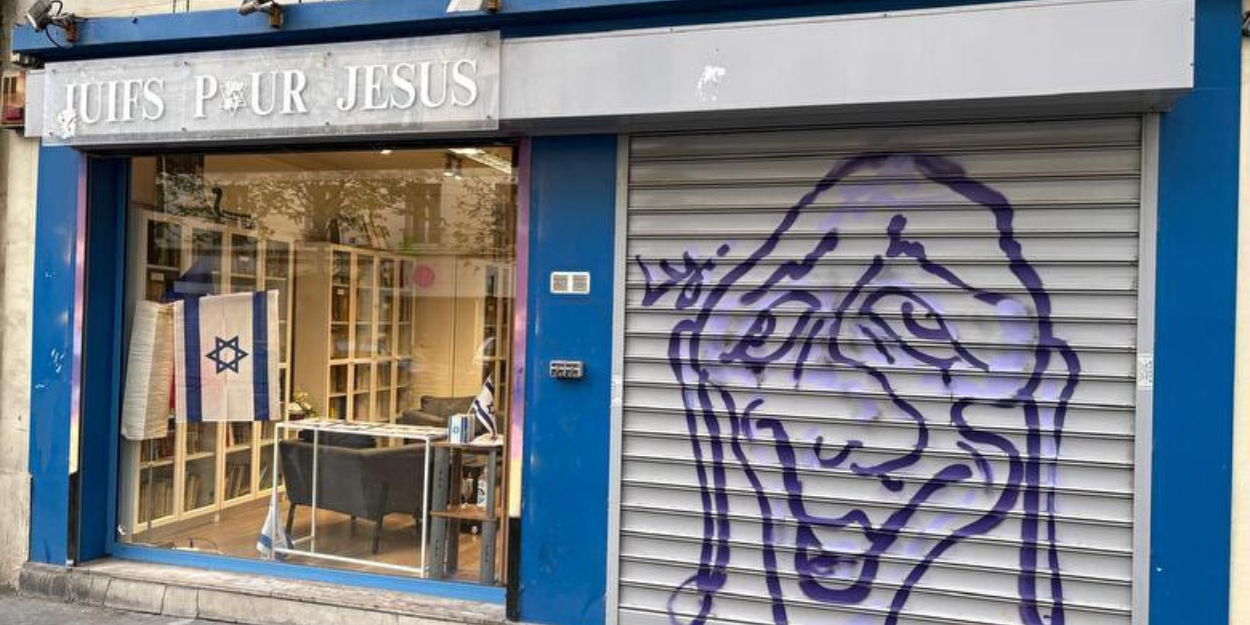 "Nous invitons les chrétiens à prier pour lutter contre ce climat de haine" tag antisémite sur le local de Juifs pour Jésus