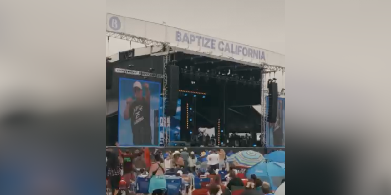 "Un raz-de-marée de foi" 7 750 baptêmes en une journée sur une plage en Californie