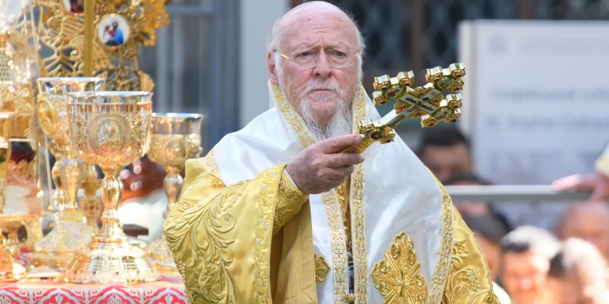 500º dia de guerra na Ucrânia Zelensky reza ao lado do Patriarca de Constantinopla