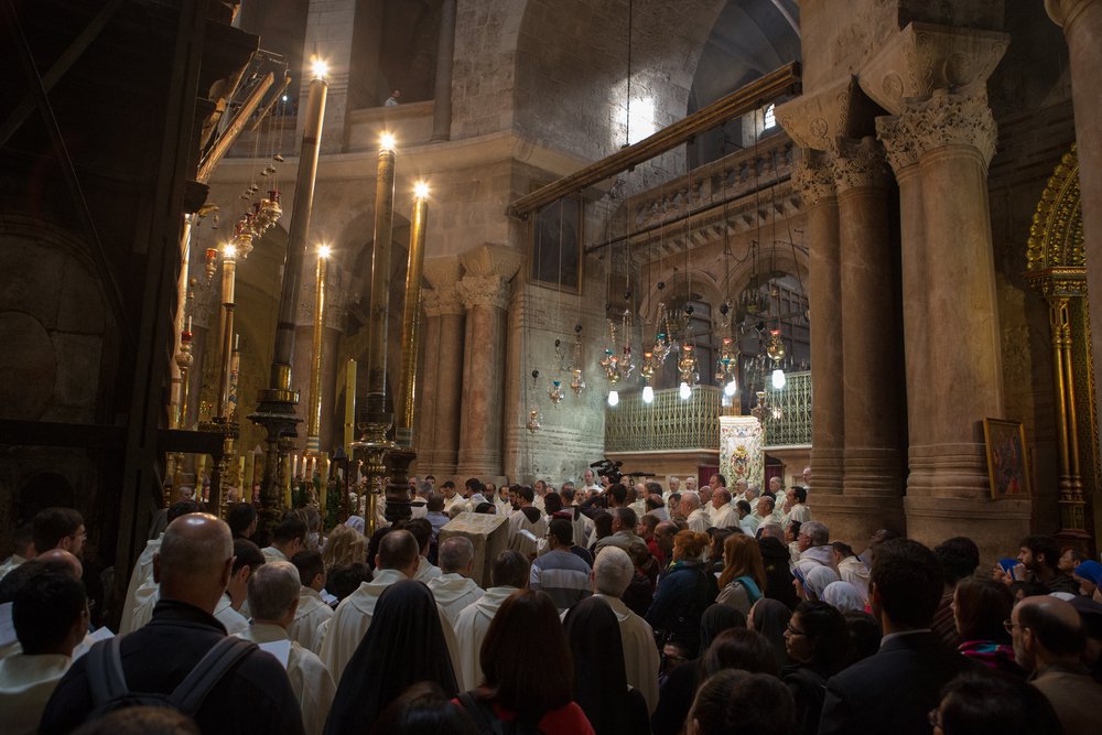 V Jeruzalémě slaví ortodoxní křesťané velikonoční „svatý oheň“