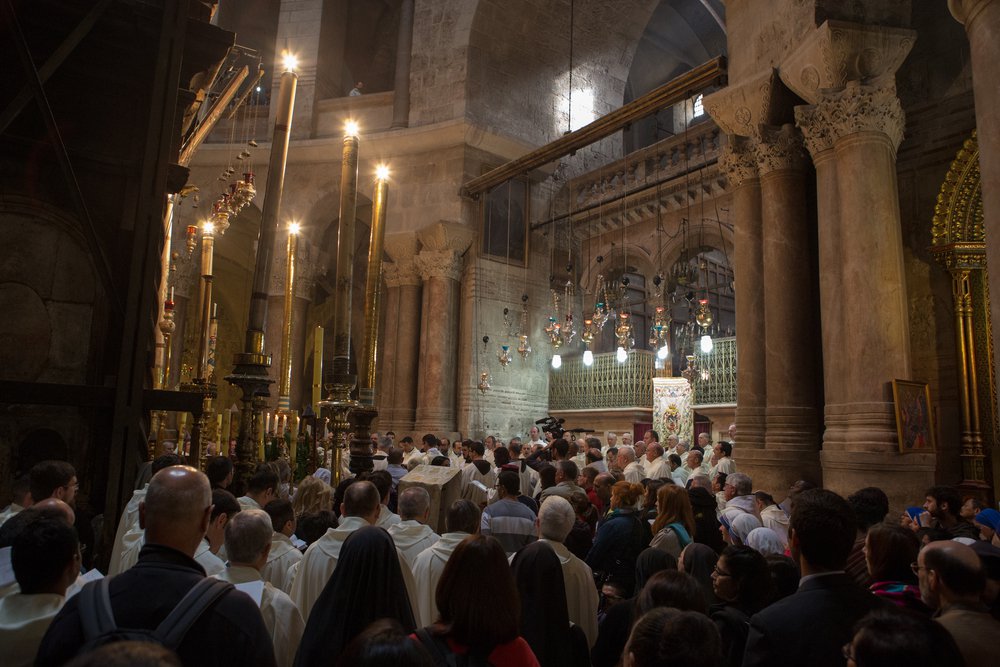 **  Miracle peu connu : le feu sacré dans le Saint Tombeau du Christ, le Samedi Saint  ** A_Jerusalem_les_chretiens_orthodoxes_celebrent_.original