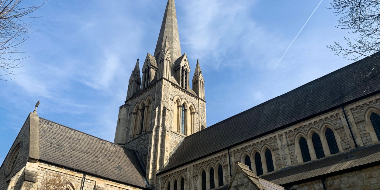 Angleterre les églises défendent leur rôle dans l'accueil des demandeurs d'asile intéressés par la foi chrétienne
