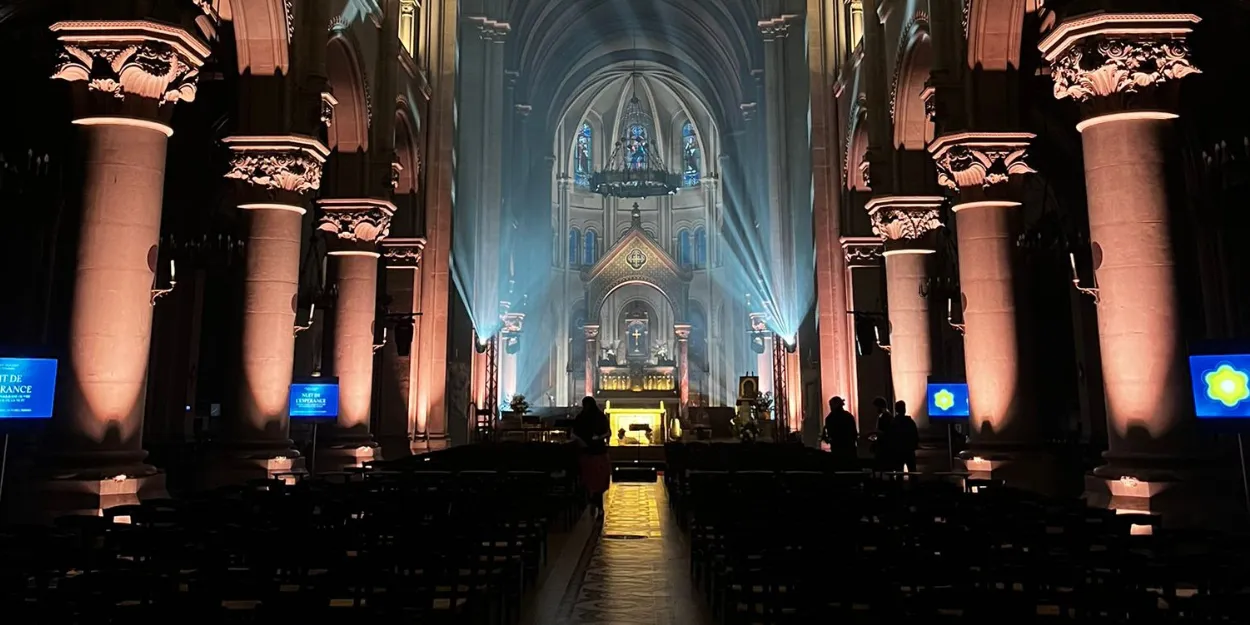 Attentat_13_novembre_un_hommage_emouvant_receuillements_eglise