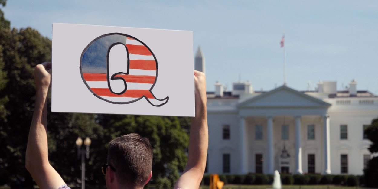 Comment le mouvement QAnon persiste sous le second mandat de Trump