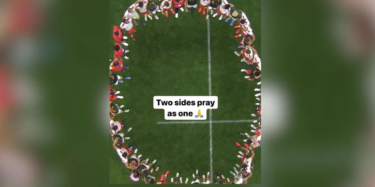 Rugby-Weltmeisterschaft Südafrika-Tonga, ein Moment des Gebets zwischen den Spielern bewegt das Netz