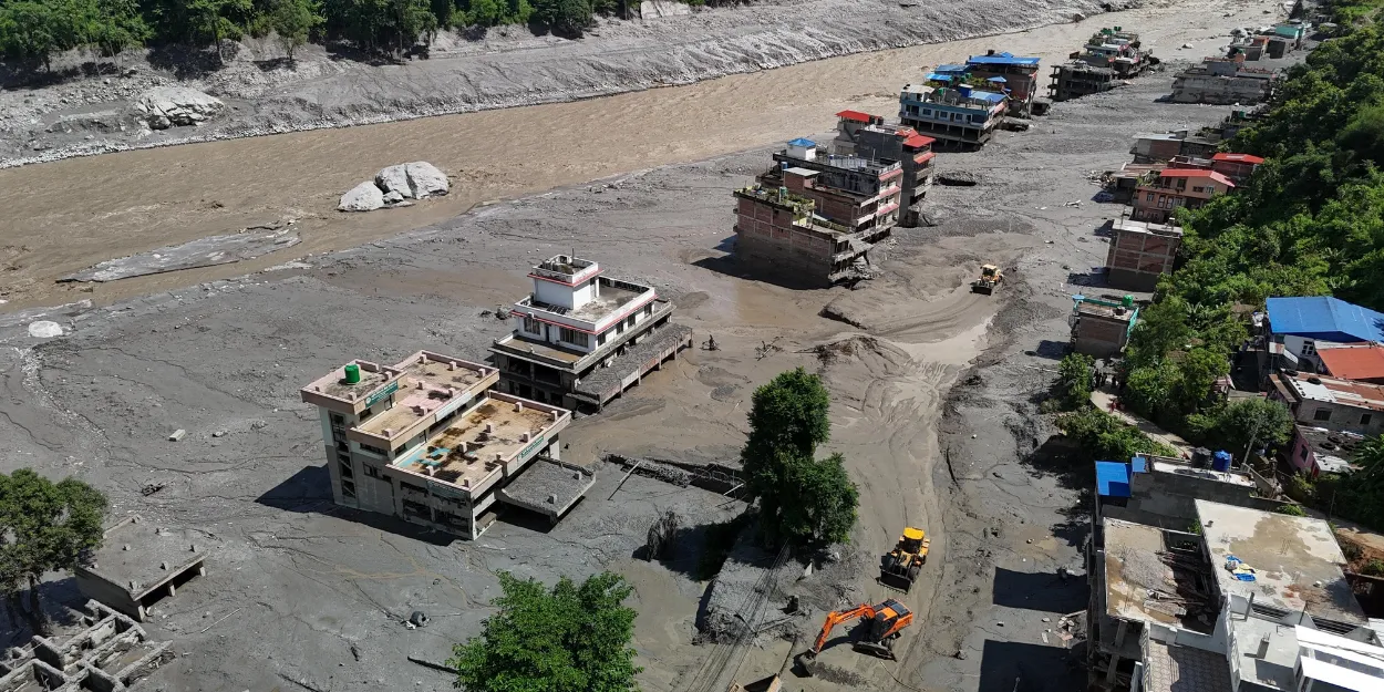 Crue_Himalaya_1000_morts_églises_durement_touchées
