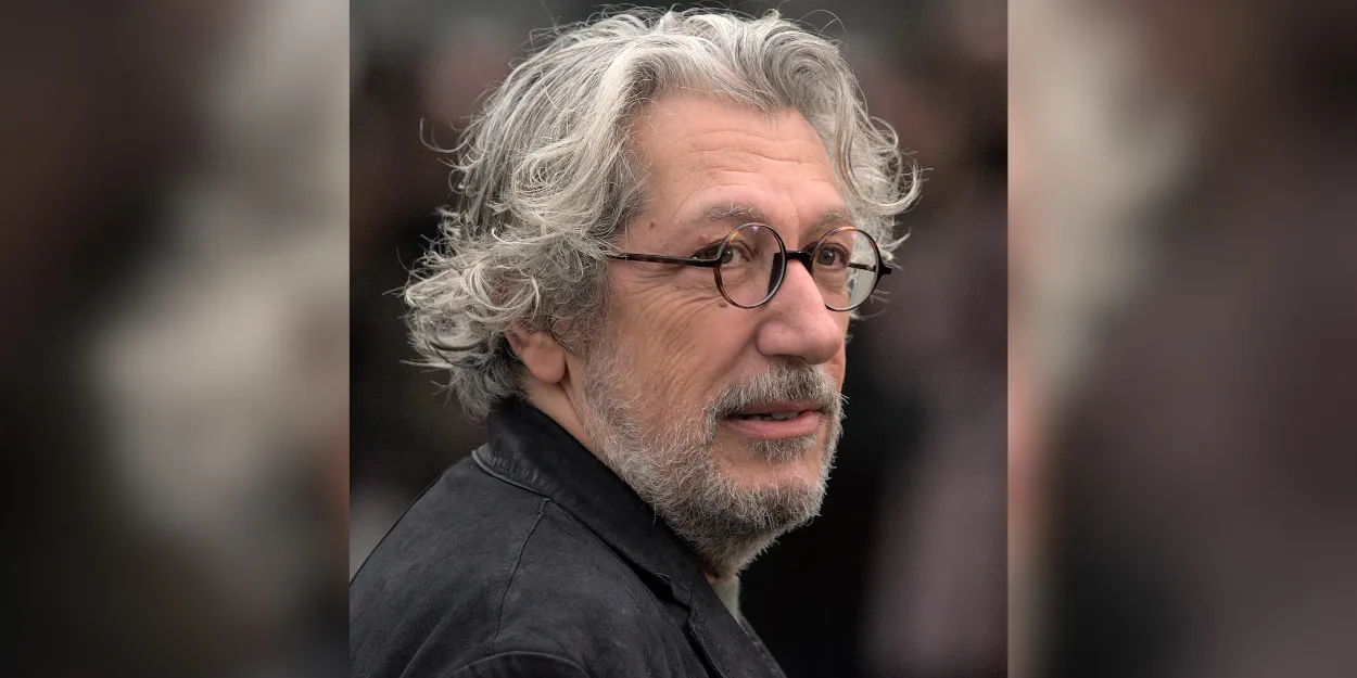Dans “Loris Giuliano en balade”, Alain Chabat danse sur un chant chrétien