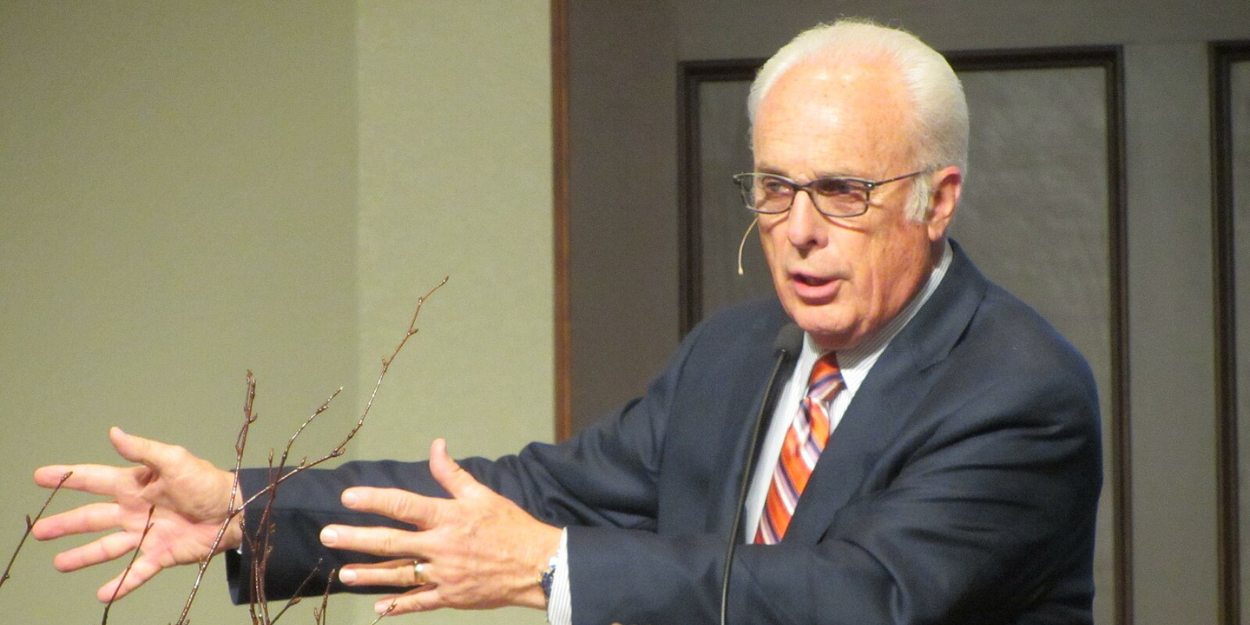 Décès de John MacArthur, un prédicateur qui a touché des millions de personnes par son enseignement biblique