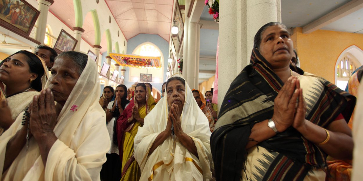 Křesťané bití holemi v Indii, jejich kostel poničen