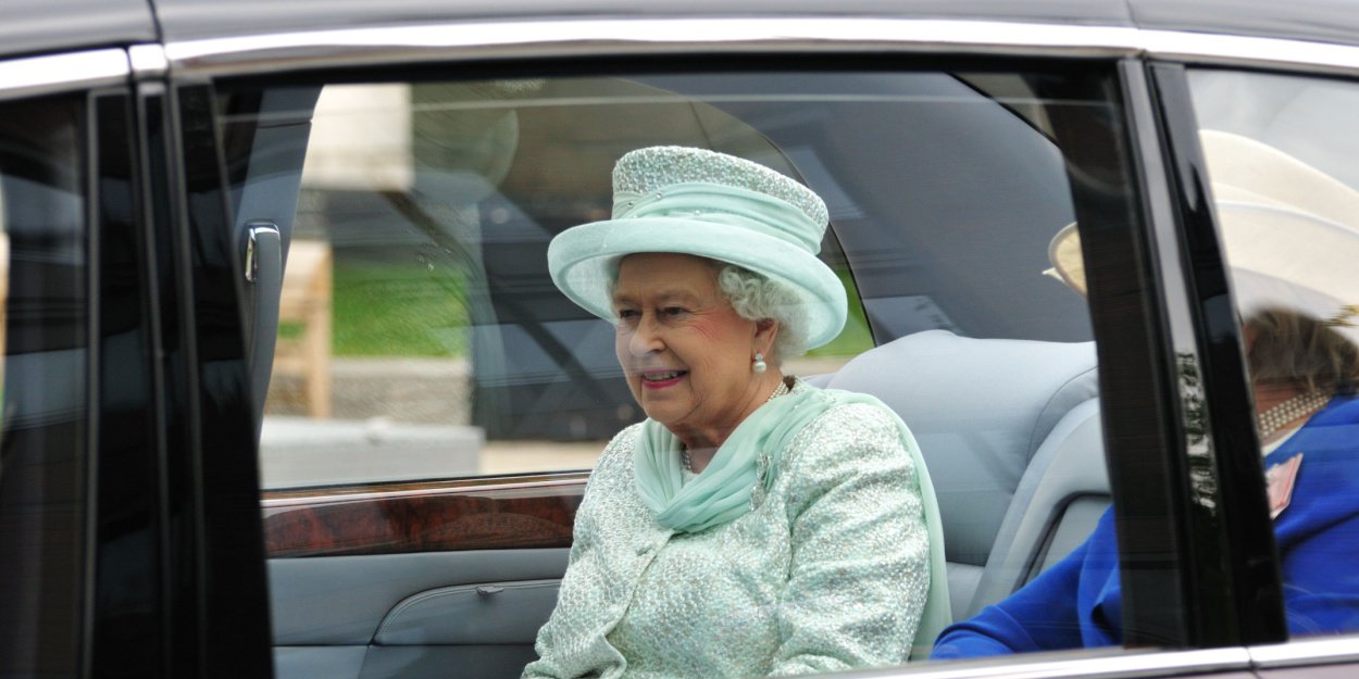 Igrejas recebem doação em homenagem à rainha Elizabeth II