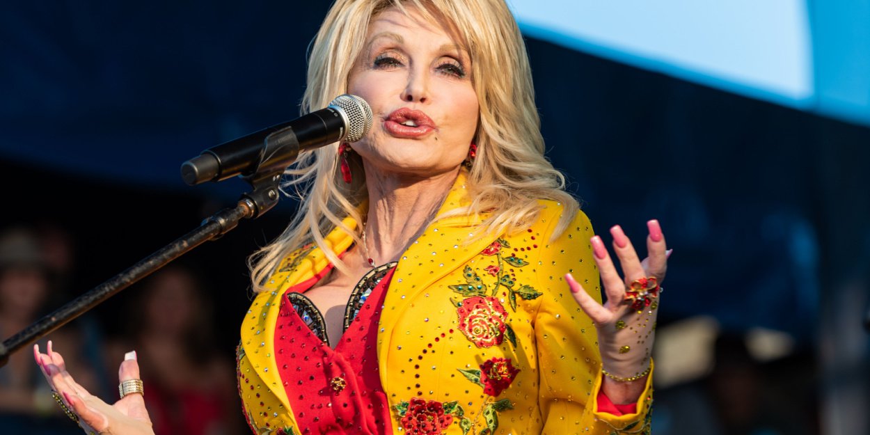 Country music legend Dolly Parton puts her faith at the center of her performance