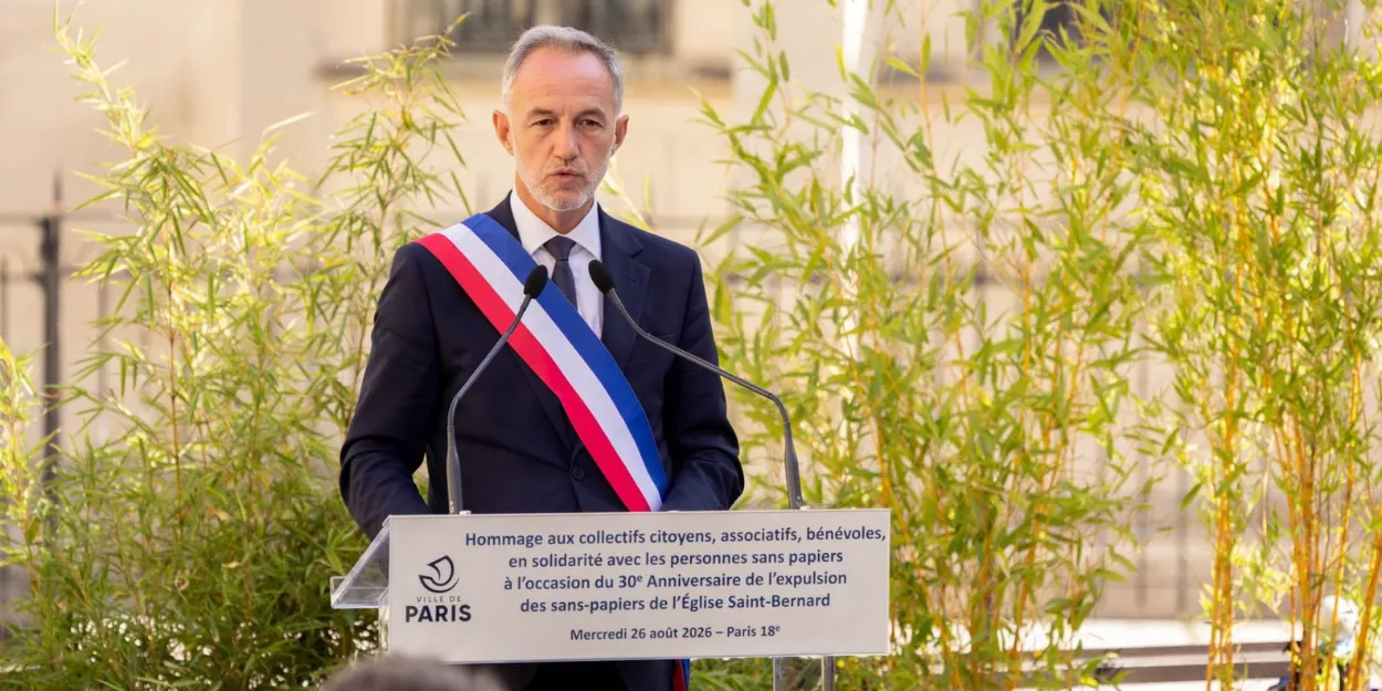 Église_Saint-Bernard_maire_rend_hommage_sans-papiers_expulsés