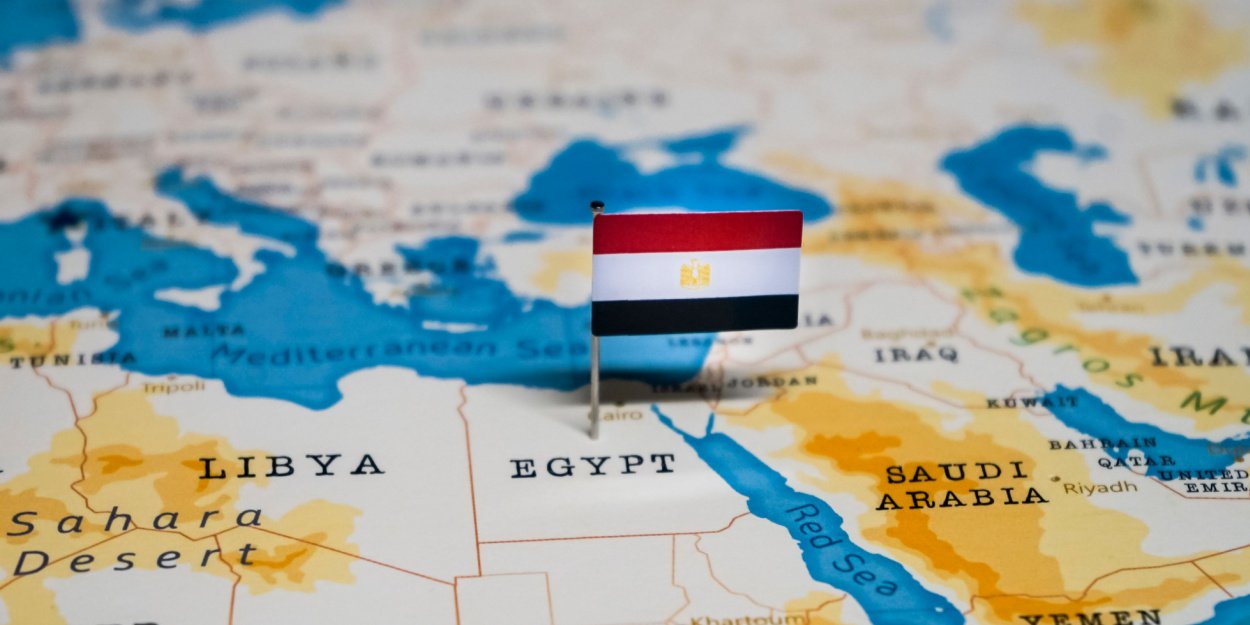 Égypte  des extrémistes musulmans incendient une tente des chrétiens qui célèbrent Noel