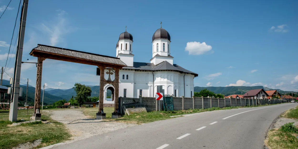 En Roumanie des chrétiens travaillent avec une municipalité pour construire des maisons pour les familles vulnérables