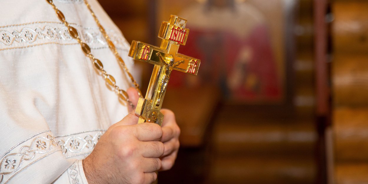 In Rusland is een priester veroordeeld tot drie jaar gevangenisstraf wegens kritiek op het offensief in Oekraïne