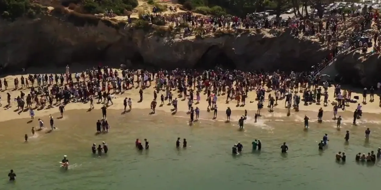 Greg Laurie rend gloire à Dieu pour les 4500 baptêmes de Pirate's Cove