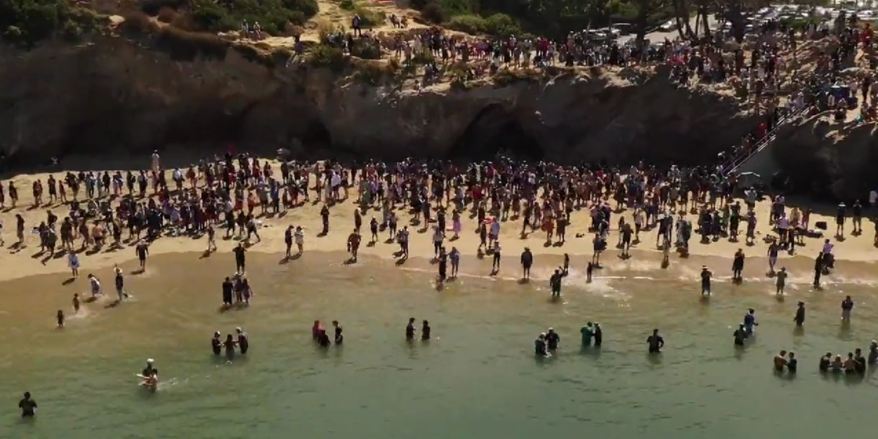 Greg Laurie da gloria a Dios por los 4500 bautismos de Pirate's Cove