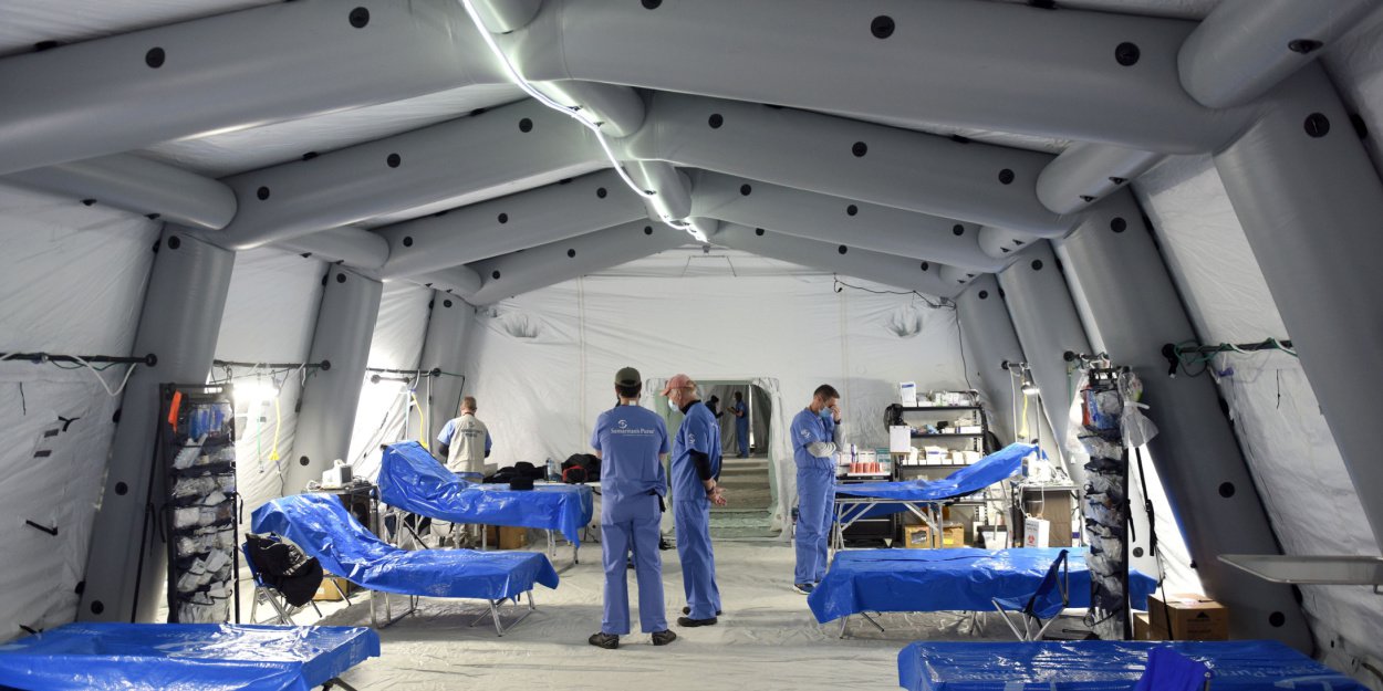 Slyšel svou ženu křičet pod troskami v Turecku, zachránil ji a našel péči a útěchu v nemocnici Samaritan's Purse Hospital.