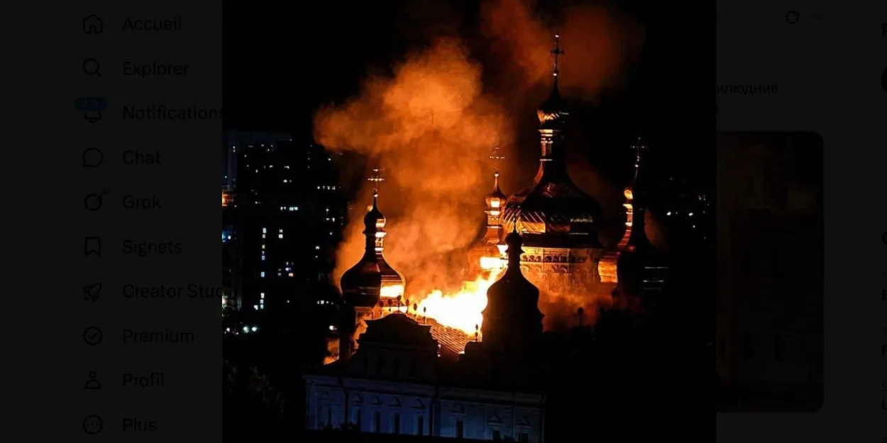 Kiev_cathédrale_flammes_après_bombardement_russe