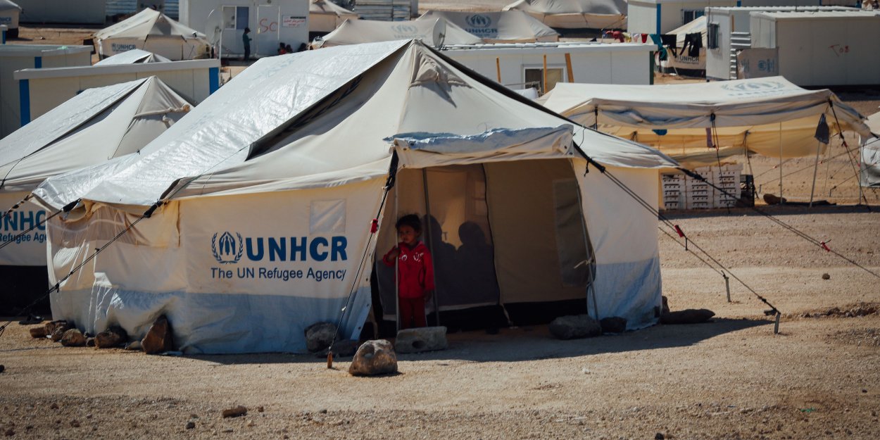De VN hekelt een nieuw record van meer dan 110 miljoen ontheemden in de wereld
