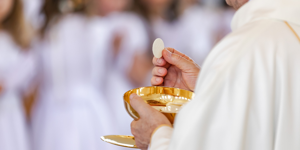 La promotion d'un prêtre condamné pour viol fait des vagues dans l'Eglise catholique