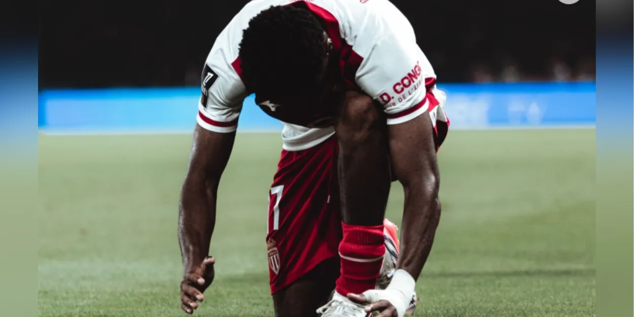 Le footballeur_Stanis_Idumbo_rend_gloire_Jésus