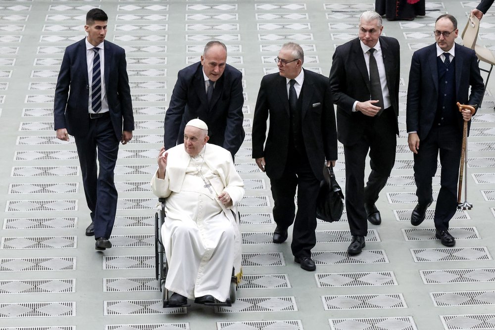 Pope Francis, hospitalized in Rome, had "a good night"