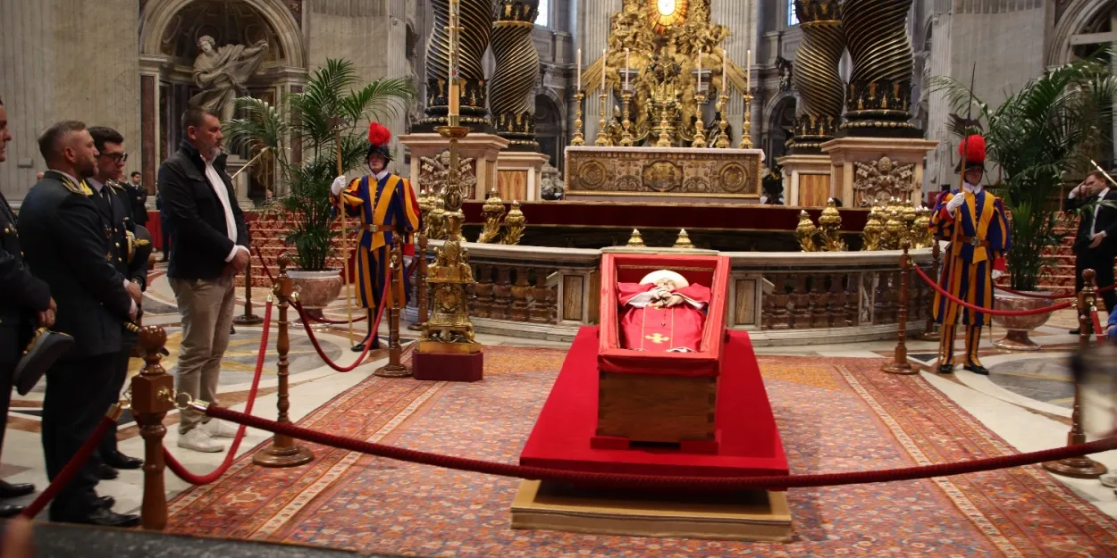 Le pape, salué par 400.000 fidèles, a été inhumé à Rome