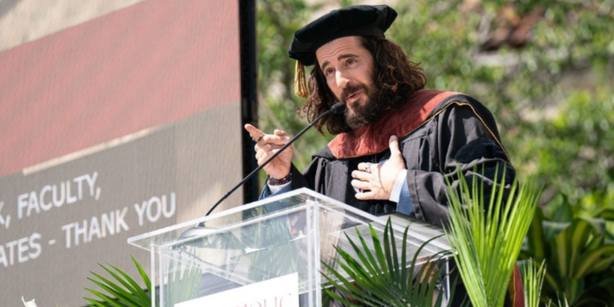 Le puissant message de foi de Jonathan Roumie (The Chosen) aux diplômés d'une université catholique