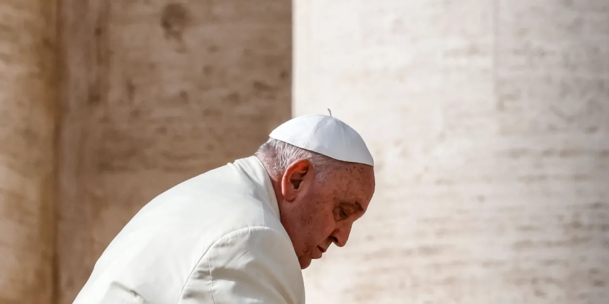 L'état du pape François "reste critique mais stationnaire"
