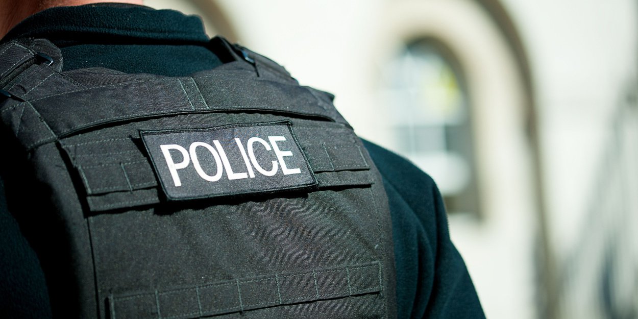 Londres des policiers menacent d'arrêter un prédicateur chrétien suite à des allégations de crimes haineux