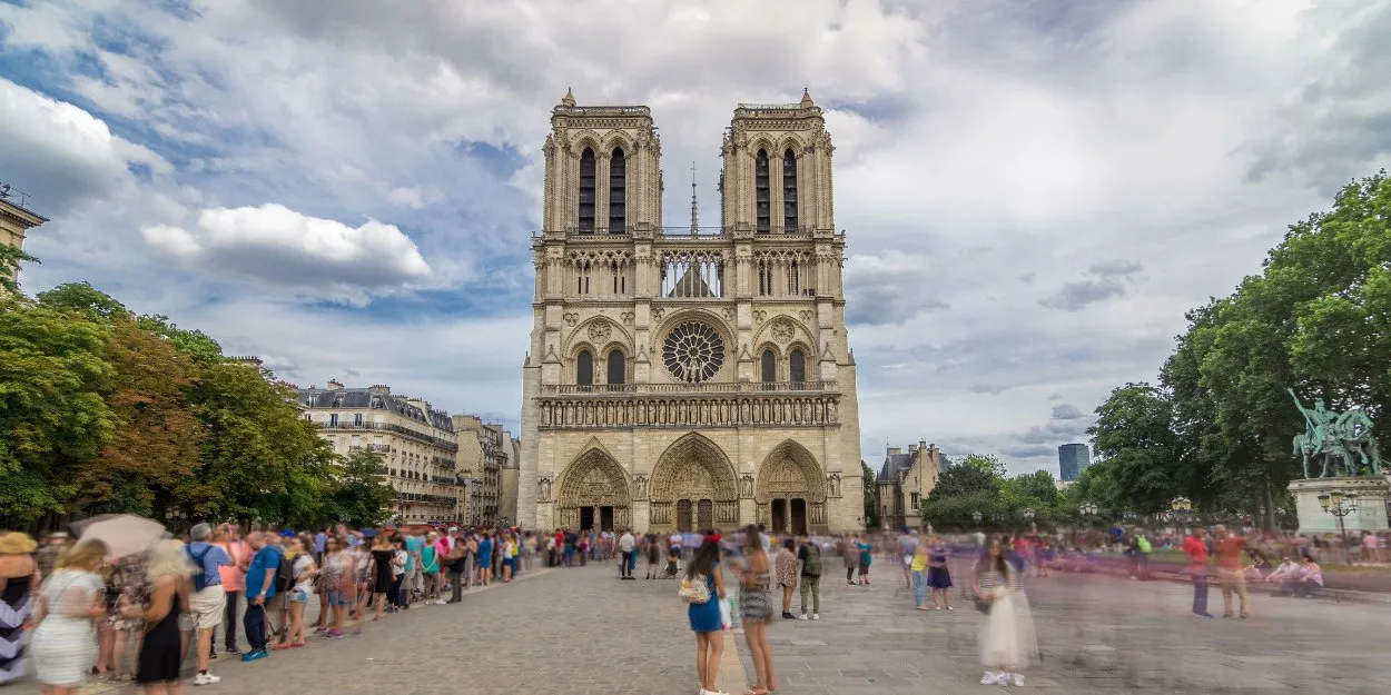 Notre-Dame de Paris les maquettes des nouveaux vitraux sur le thème de la Pentecôte dévoilées en décembre