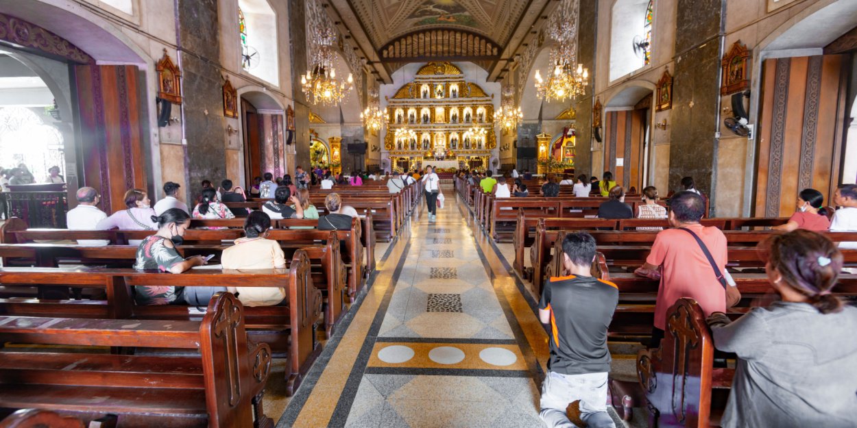 Na Filipínách jeden mrtvý, 53 zraněných při zřícení balkónu kostela