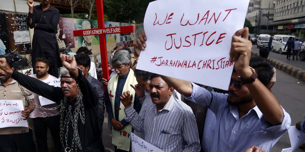 Orações e protestos após o ataque de Jaranwala no Paquistão