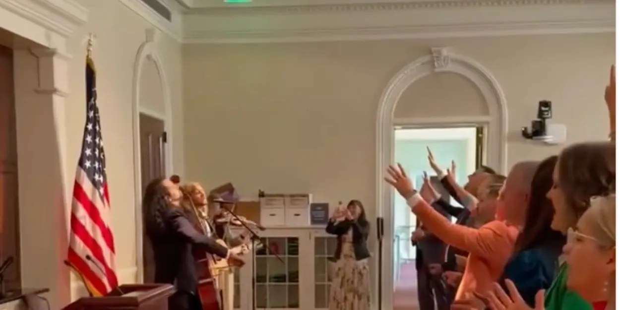 Quand la Maison-Blanche devient une "maison de prière" ferveur ou récupération ?