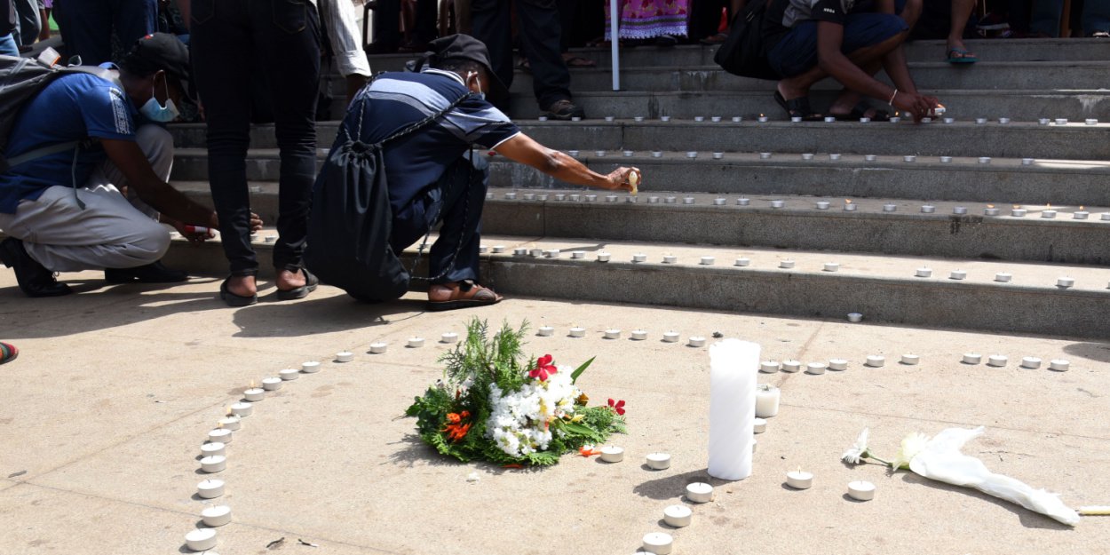 Vierter Jahrestag der Osteranschläge in Sri Lanka eine 40 Kilometer lange Menschenkette zum Gedenken an die Opfer