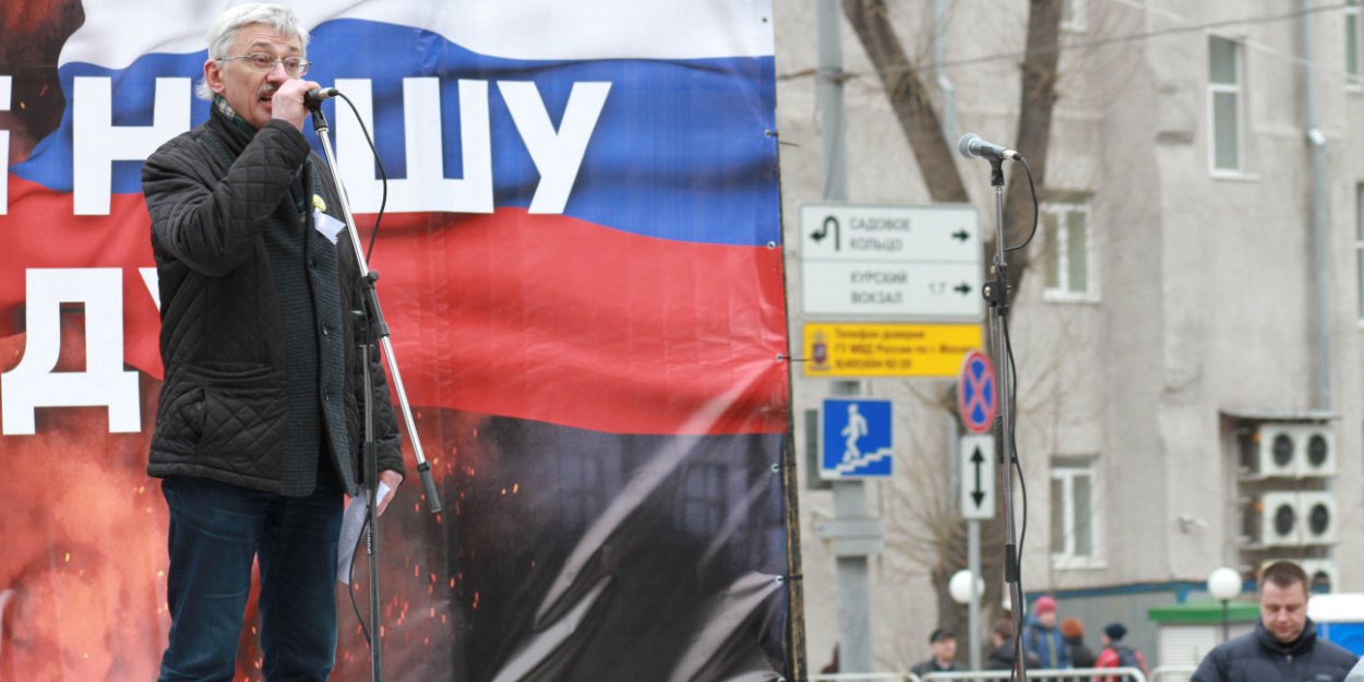 Rusland het emblematische proces tegen Oleg Orlov, een figuur in de strijd voor mensenrechten