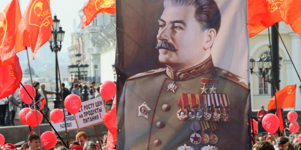 I preti russi benedicono Stalin senza l'approvazione della loro gerarchia