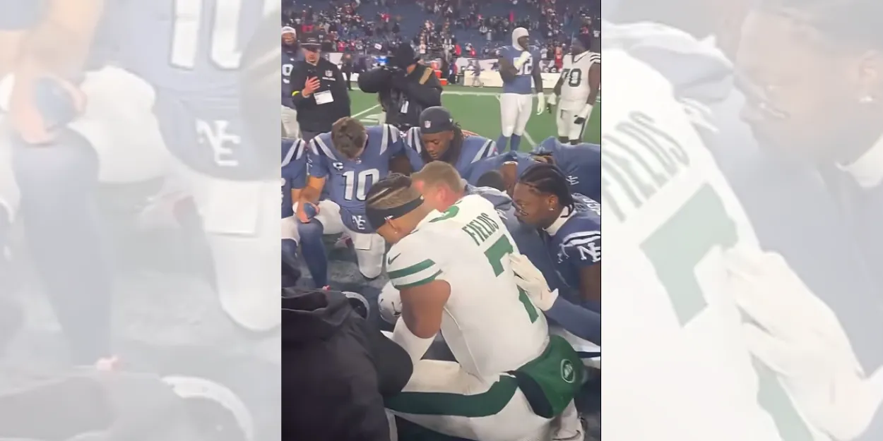 Une_scene_incroyable_des_adversaires_de_football_americains_sunissent_dans_la_priere