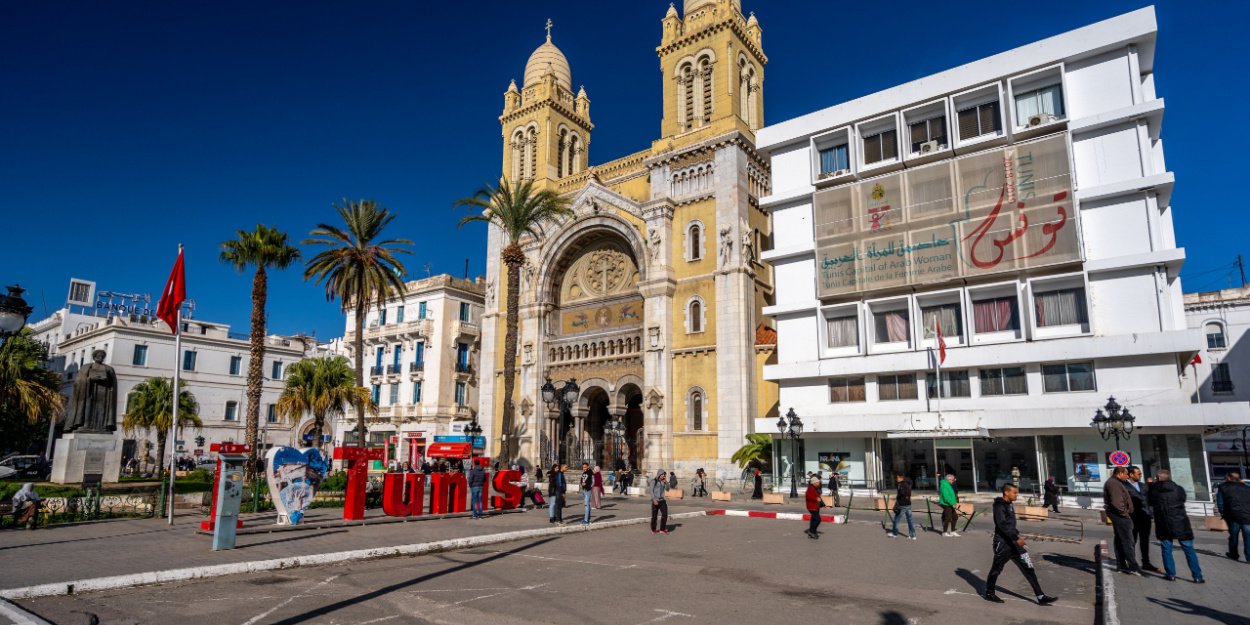 Tunísia centenas de católicos e muçulmanos em procissão para viver juntos