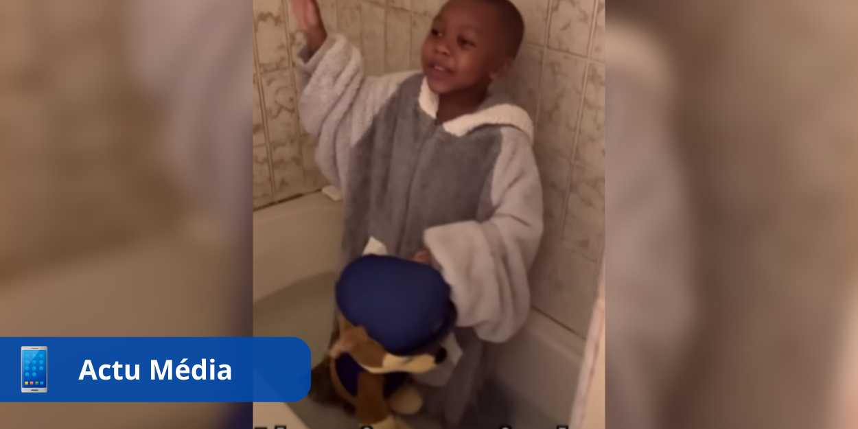 Ein-Kind-tauft-einen-Plüsch-von-Paw-Patrol-in-seiner-Badewanne-das-Video-wird-viral.png