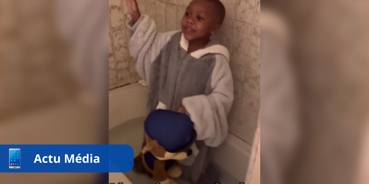 Un-enfant-baptise-une-peluche-de-la-Pat-Patrouille-dans-sa-baignoire-la-video-devient-virale.png