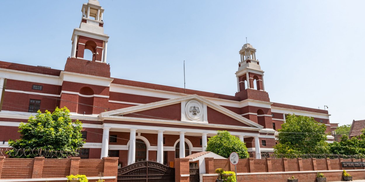 Abducted, raped and forcibly married Christian teenager denies converting to Islam in Lahore High Court and can join her family