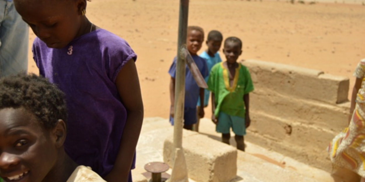 Eine Durchquerung der Wüste zugunsten des Zugangs zu Trinkwasser