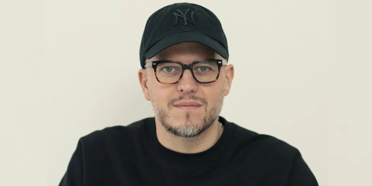 artiste_sebastien_corn_denonce_instrumentalisation_bible_par_administration_trump