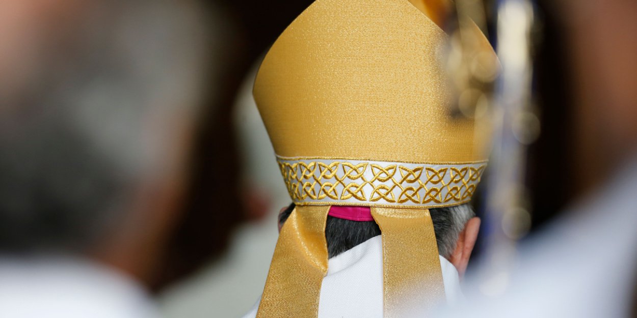 Gleichgeschlechtliches Paar segnet die Bischöfe Frankreichs für einen „breiten und bedingungslosen Empfang“