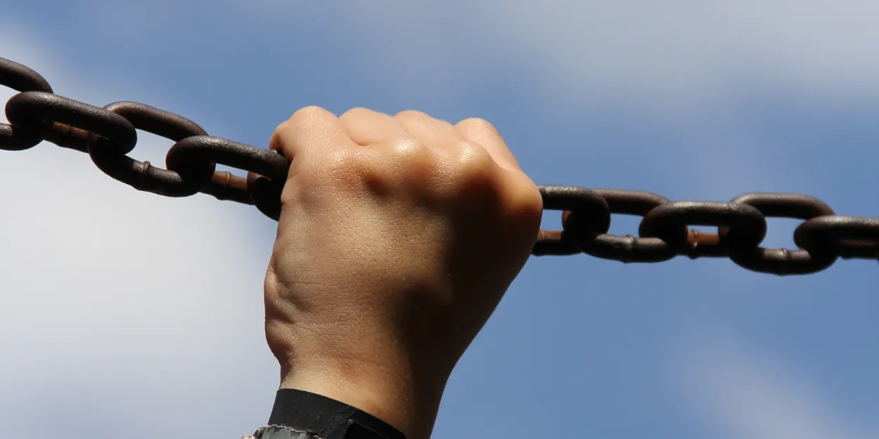 brise_chaine_pardon_libere_presenciel