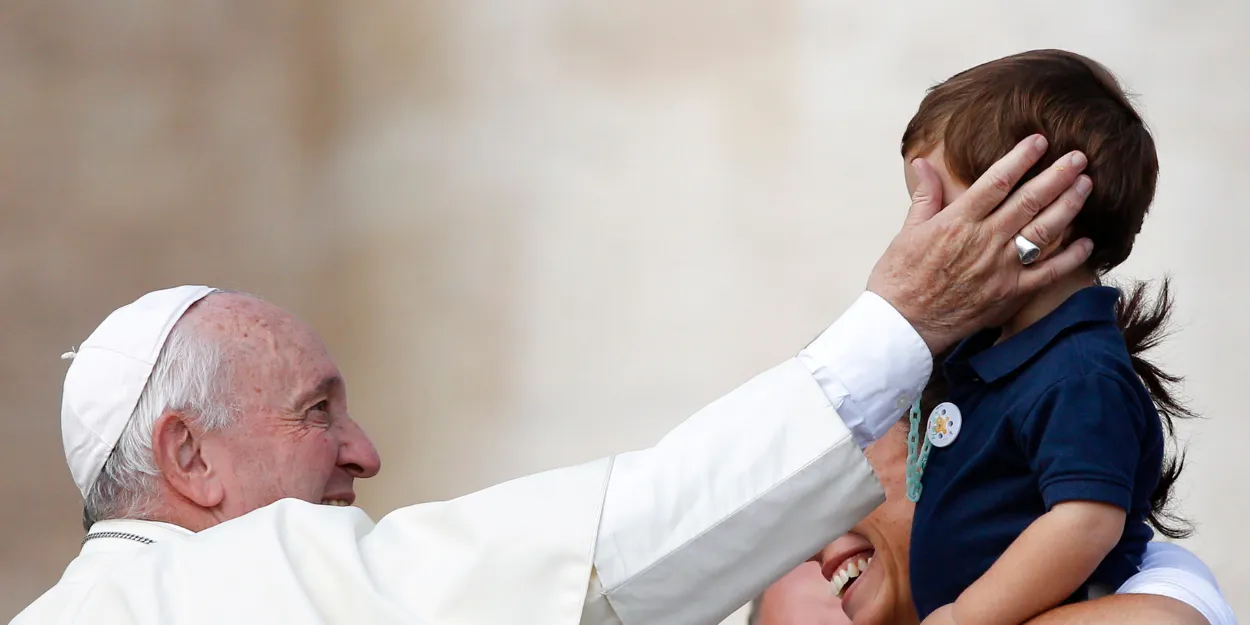 buvez_un_verre_d'eau_quand_êtes_colère_conseille_pape_aux_enfants