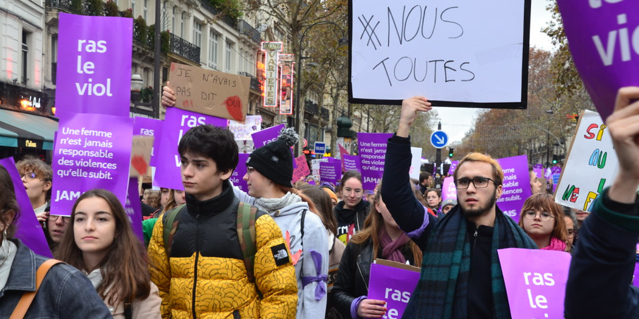 dans_nos_eglises_victimes_crois_violeurs_voit_cortège_chrétien_manifestation_nous_toutes